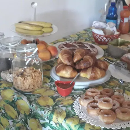 A Casa Della Nonna Bed & Breakfast 3*